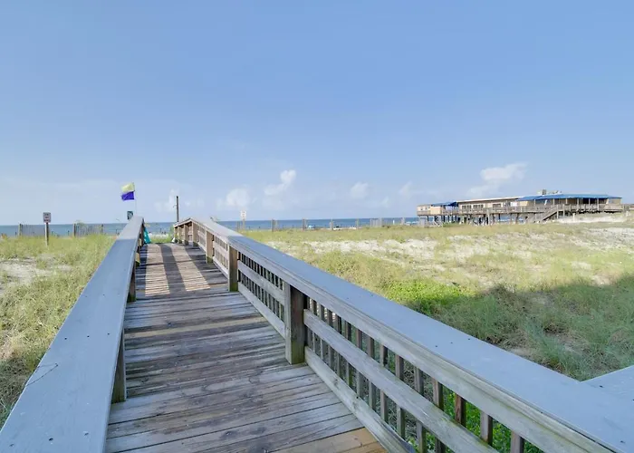 Beachfront W/ Community Pool! *