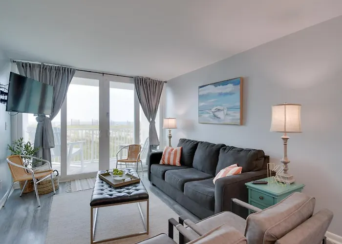 Beachfront W/ Community Pool! *
