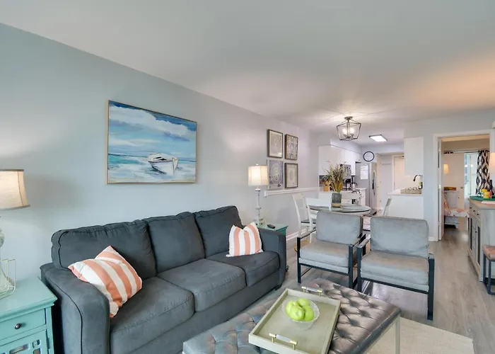 Beachfront W/ Community Pool! Holiday home Gulf Shores