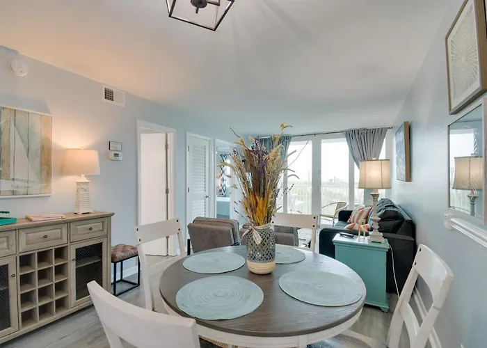 Beachfront W/ Community Pool! *