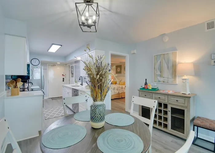 Holiday home Beachfront W/ Community Pool! *