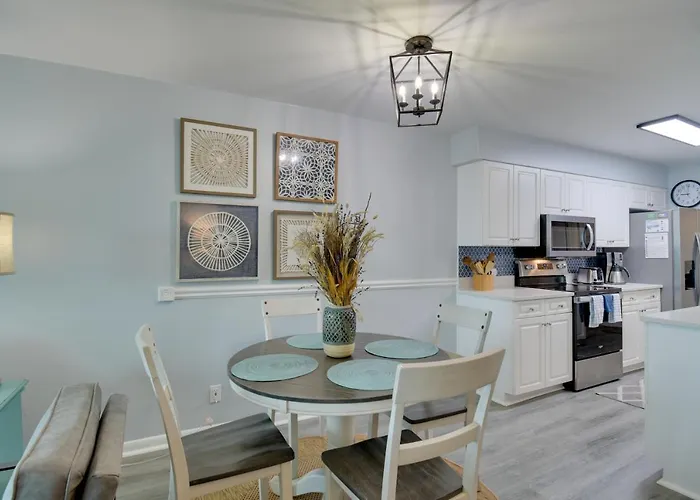 Beachfront W/ Community Pool! Gulf Shores