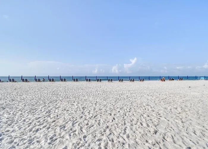Beachfront W/ Community Pool! *