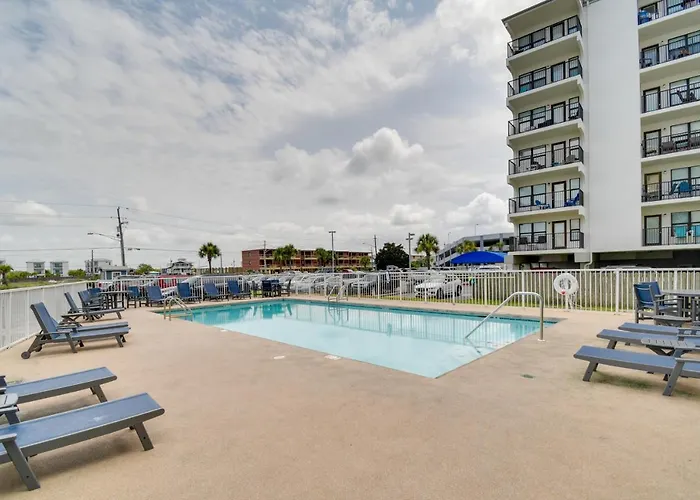Beachfront W/ Community Pool! Gulf Shores