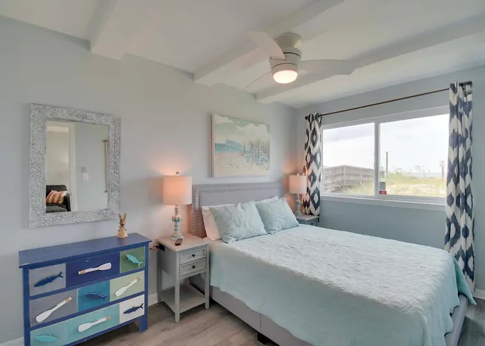 Beachfront W/ Community Pool! Holiday home Gulf Shores