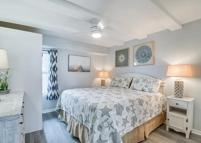 Holiday home Beachfront W/ Community Pool! *